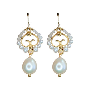 Gwen Earrings in Pearl